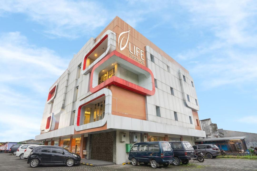 Life Hotel Stasiun Kota Surabaya Exterior foto