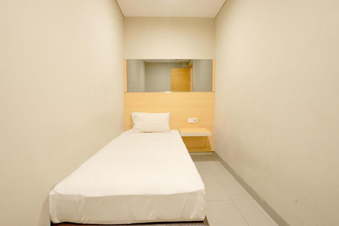 Life Hotel Stasiun Kota Surabaya Habitación foto